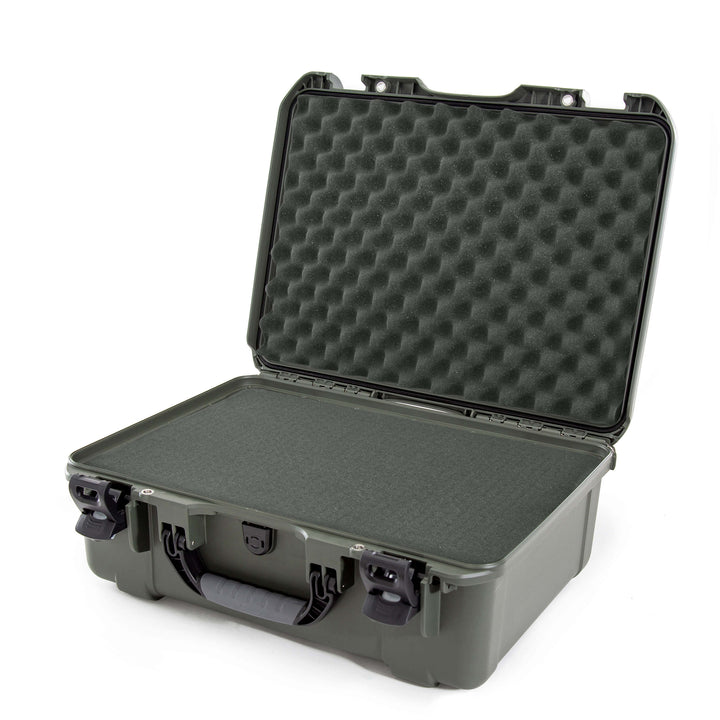 nanuk-940-olive-angle-standing-open-foam_720x