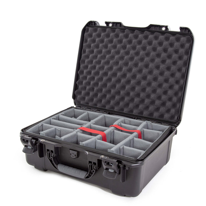 nanuk-940-black-angle-standing-open-padded-divider_720x