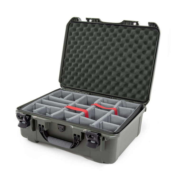 nanuk-940-olive-angle-standing-open-padded-divider_720x